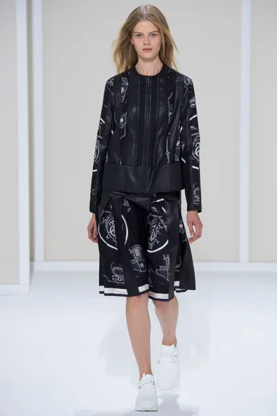 Look 15